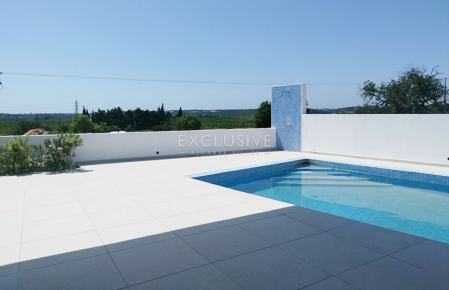 brand New Contemporary 3-Bedroom Villa with Pool & Garage, Central Algarve