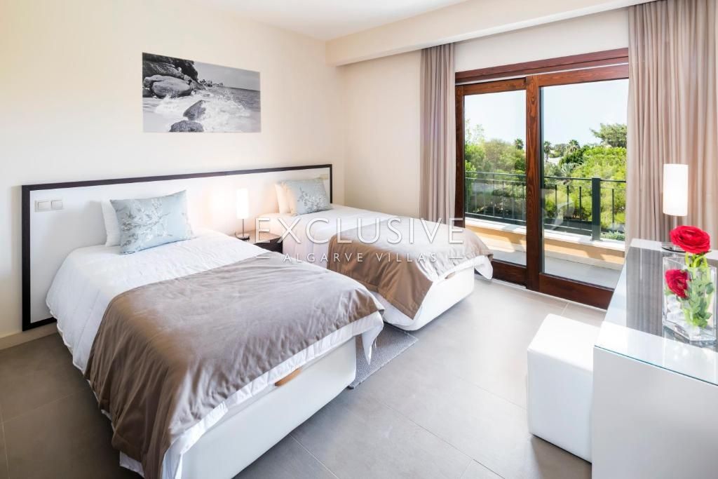 Luxury 3-Bedroom Villa with Private Pool and Sea View in Carvoeiro