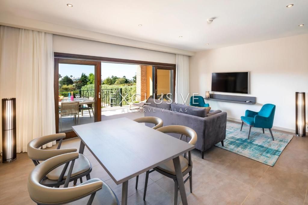 Luxury 3-Bedroom Villa with Private Pool and Sea View in Carvoeiro