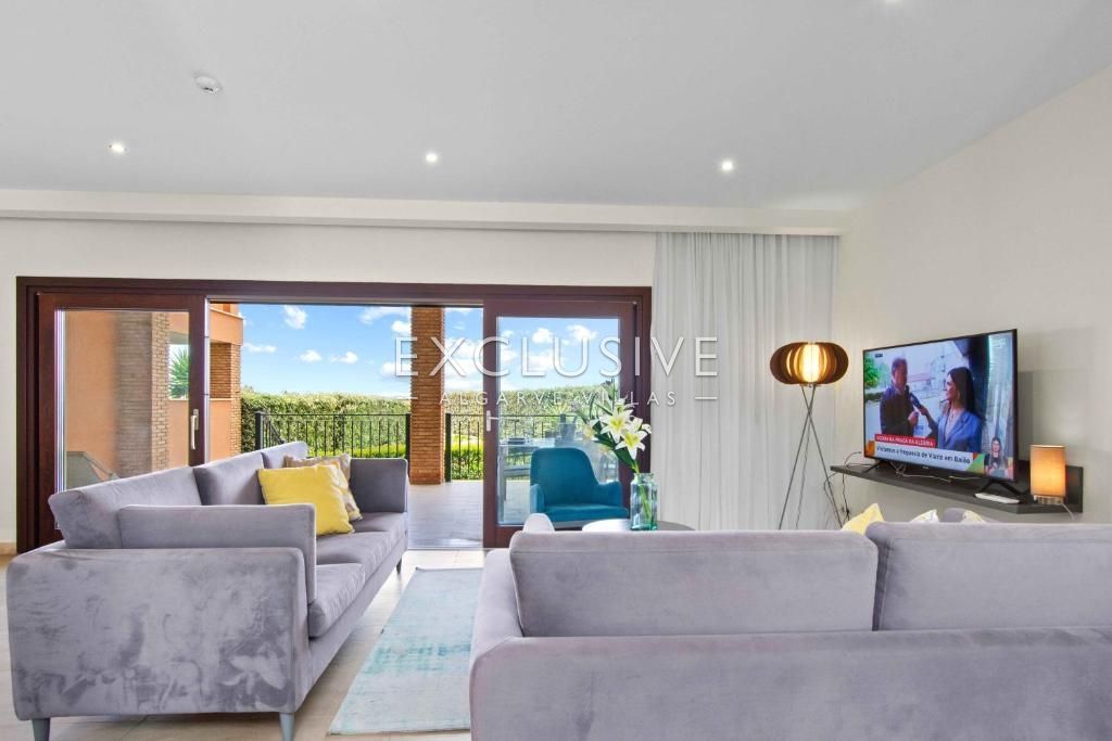 Luxury 3-Bedroom Villa with Private Pool and Sea View in Carvoeiro