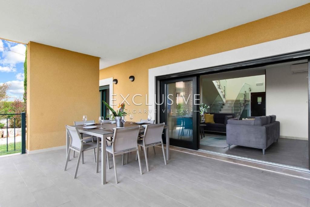Luxury 3-Bedroom Villa with Private Pool and Sea View in Carvoeiro