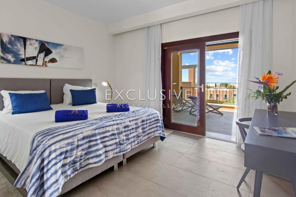 Luxury 3-Bedroom Villa with Private Pool and Sea View in Carvoeiro