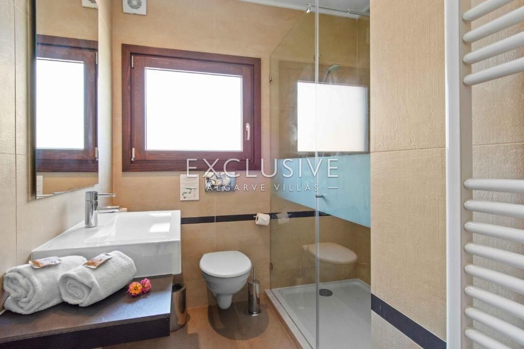 Luxury 3-Bedroom Villa with Private Pool and Sea View in Carvoeiro