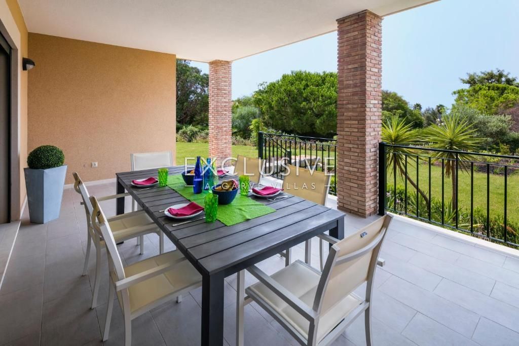 Luxury 3-Bedroom Villa with Private Pool and Sea View in Carvoeiro