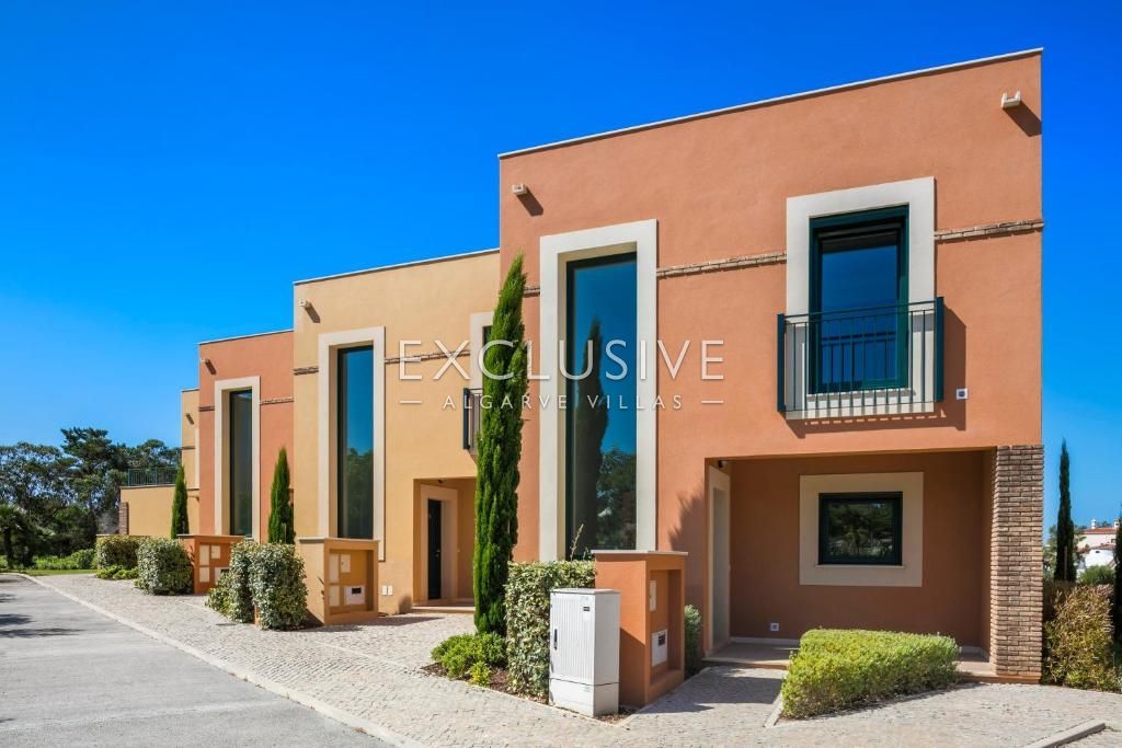 Luxury 3-Bedroom Villa with Private Pool and Sea View in Carvoeiro