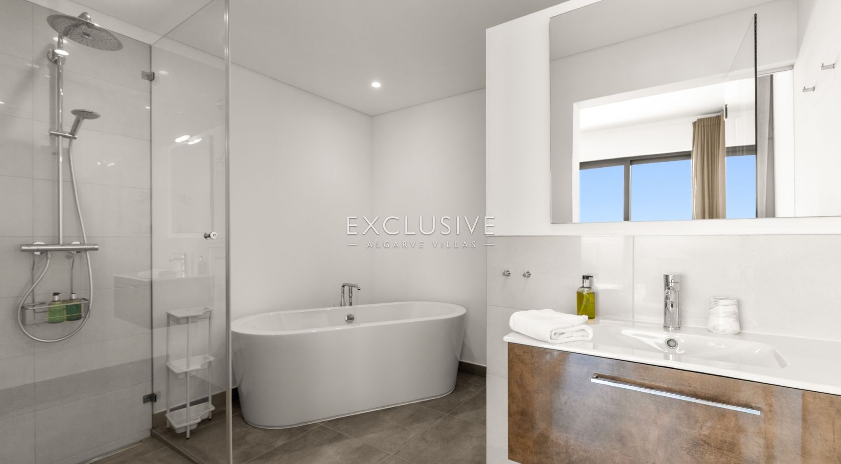 Villa with stunning sea views and walking distance to beach and centre, Praia da Luz, Lagos