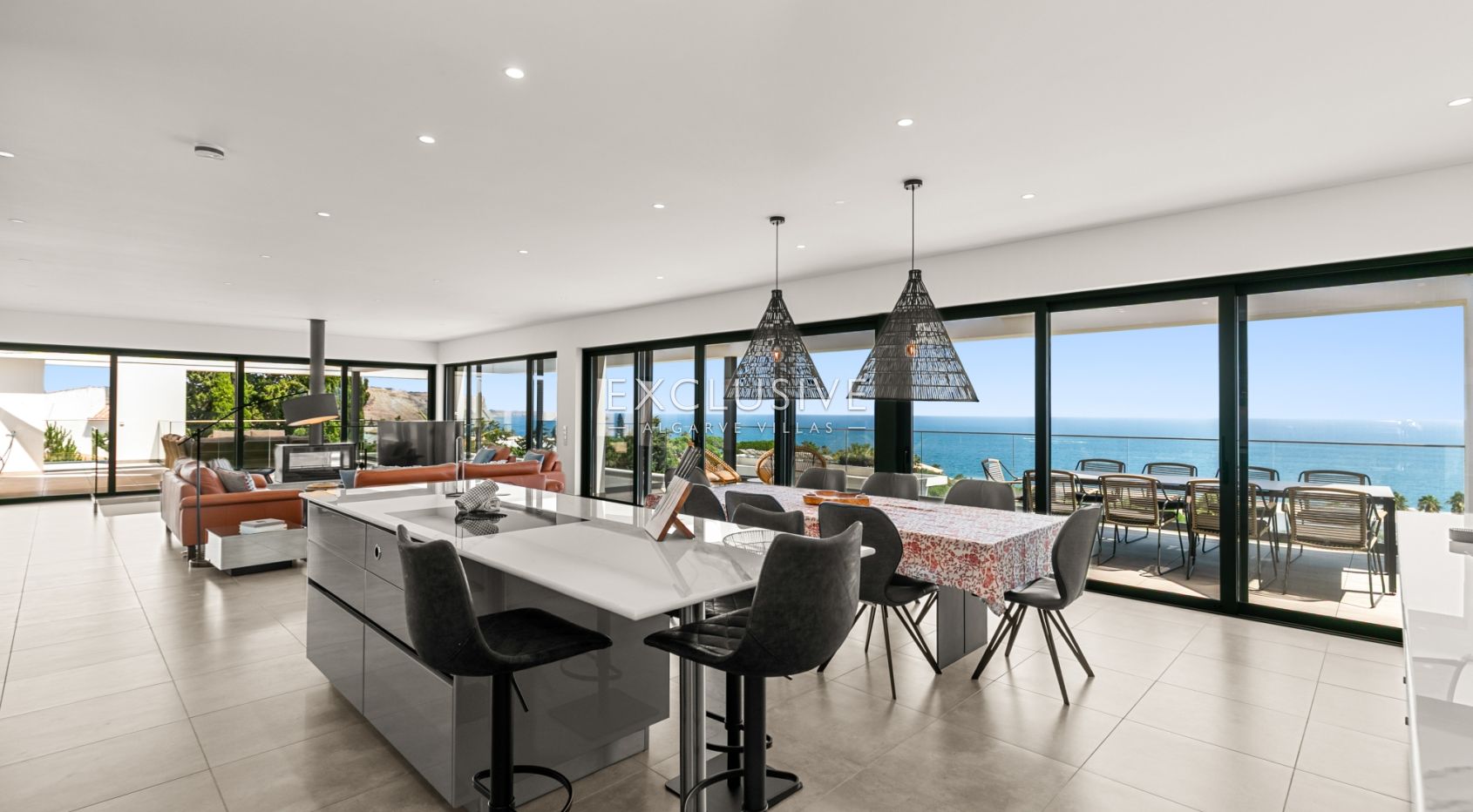 Villa with stunning sea views and walking distance to beach and centre, Praia da Luz, Lagos