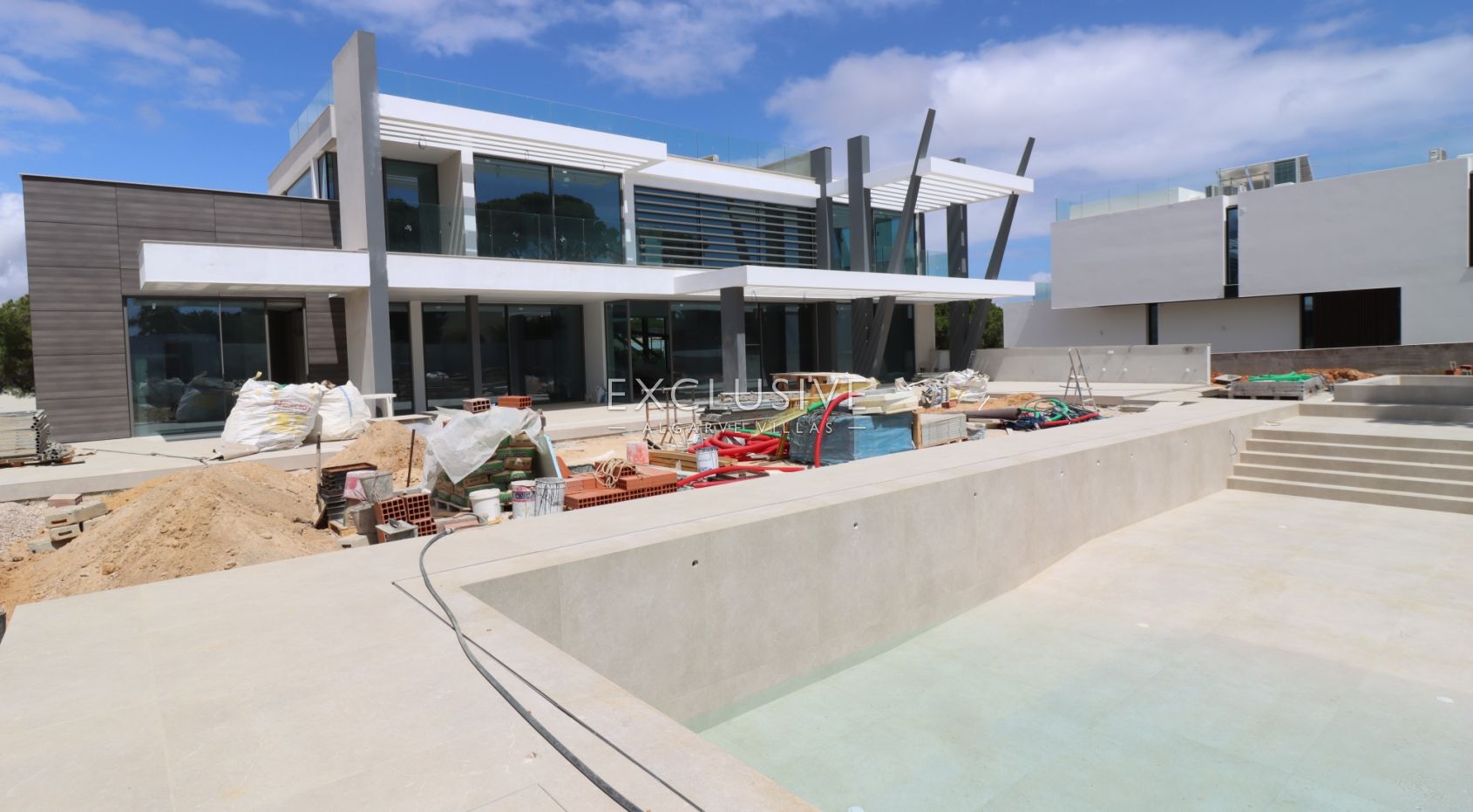 Contemporary villa in Vilasol Golf resort, Algarve