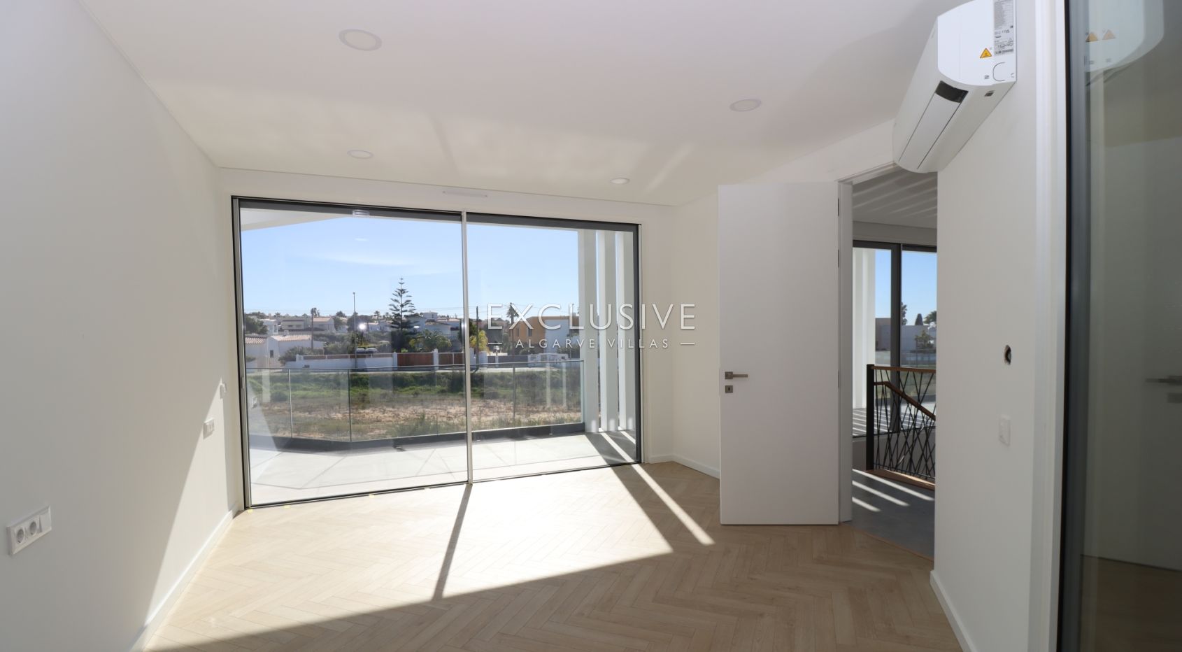 Contemporary villa, ready to move into, Praia da Galé, Albufeira
