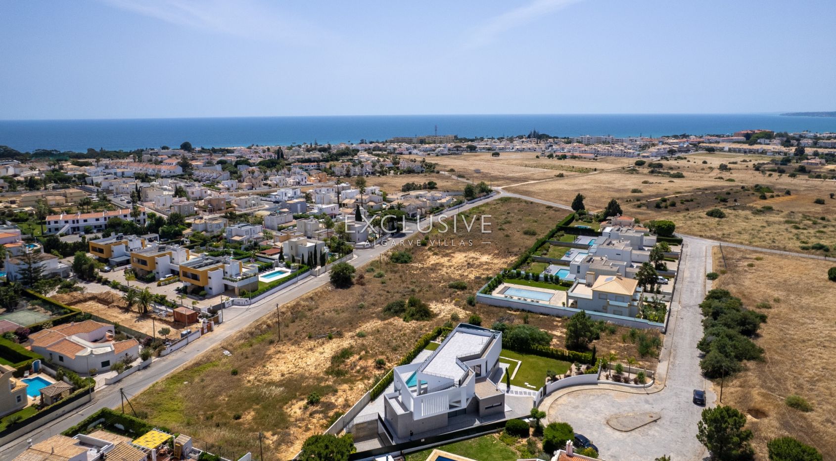 Contemporary villa, ready to move into, Praia da Galé, Albufeira