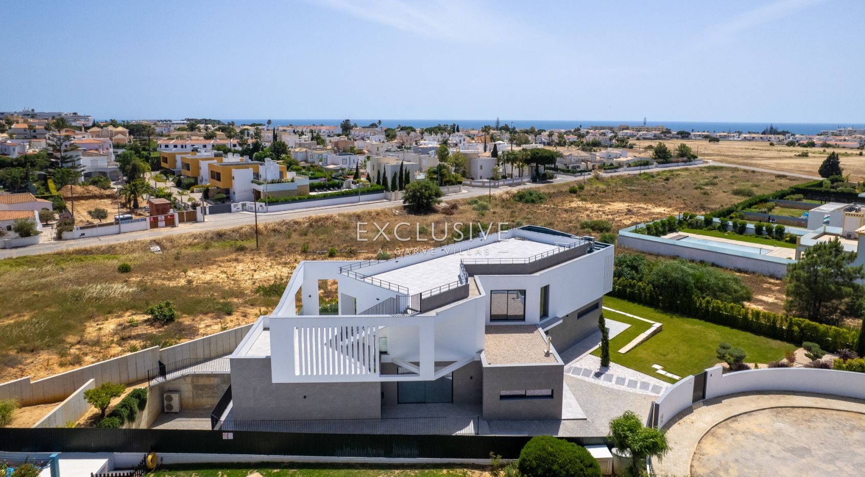 Contemporary villa, ready to move into, Praia da Galé, Albufeira