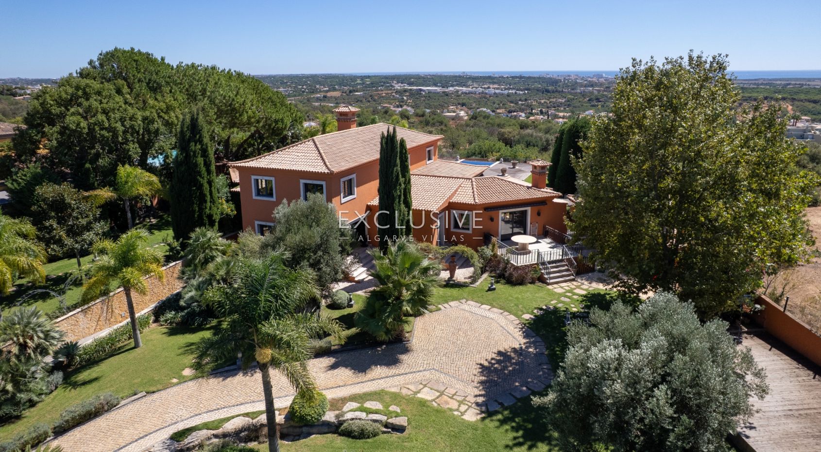 Timeless 5-Bedroom Algarve Villa with Ocean Views and Infinity Pool in Boliqueime