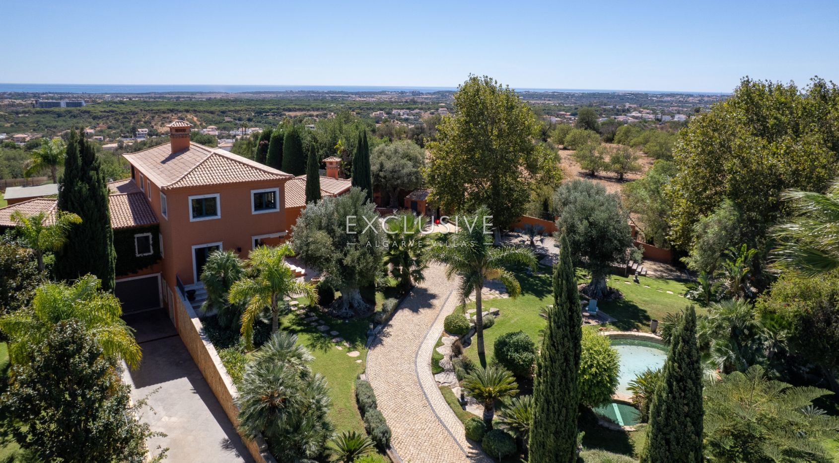 Timeless 5-Bedroom Algarve Villa with Ocean Views and Infinity Pool in Boliqueime