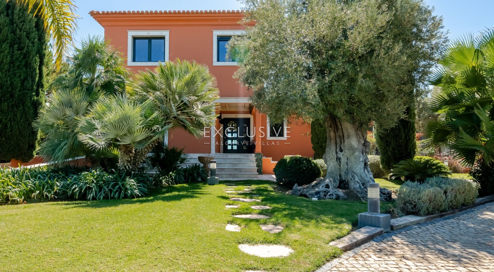 Timeless 5-Bedroom Algarve Villa with Ocean Views and Infinity Pool in Boliqueime
