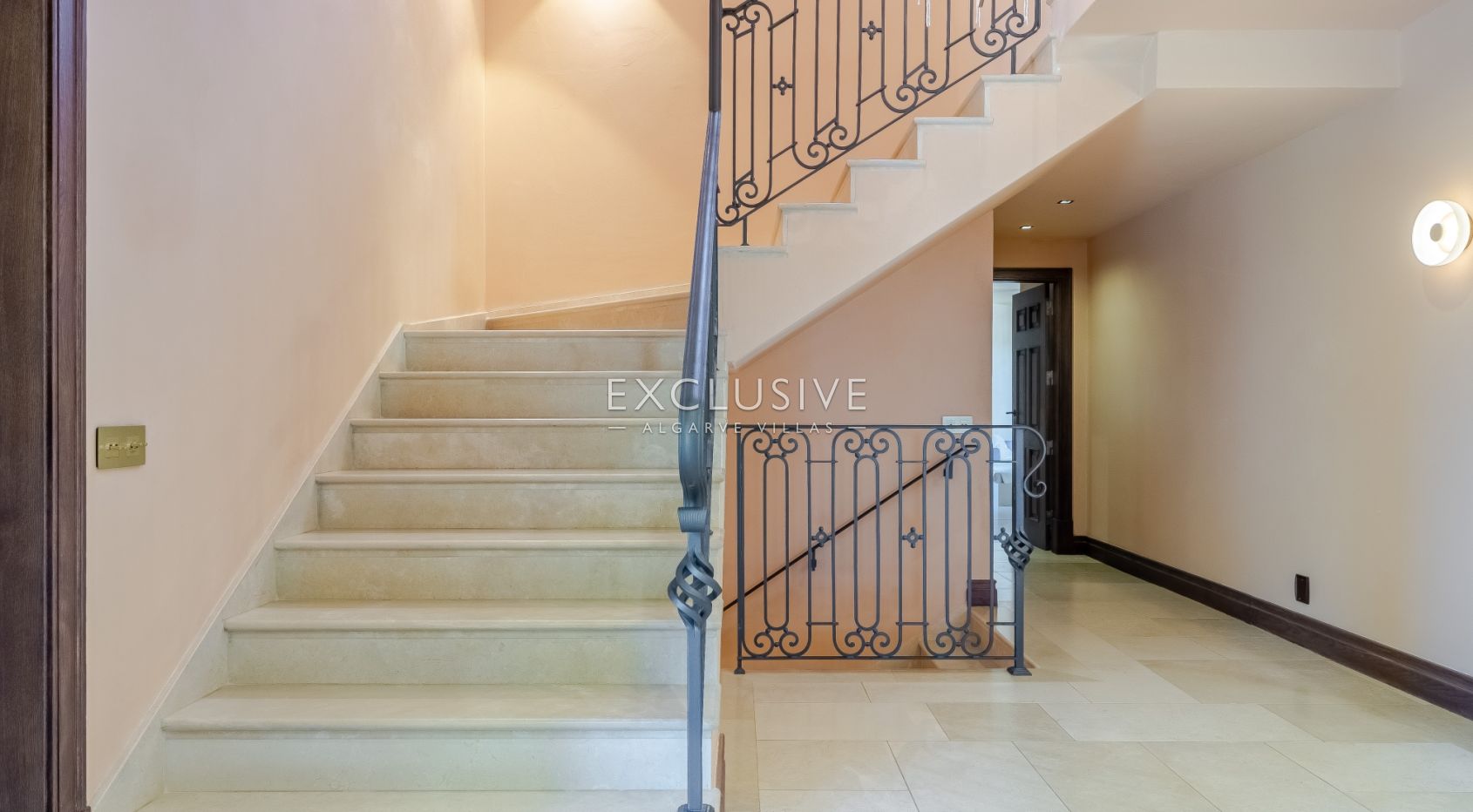 Timeless 5-Bedroom Algarve Villa with Ocean Views and Infinity Pool in Boliqueime