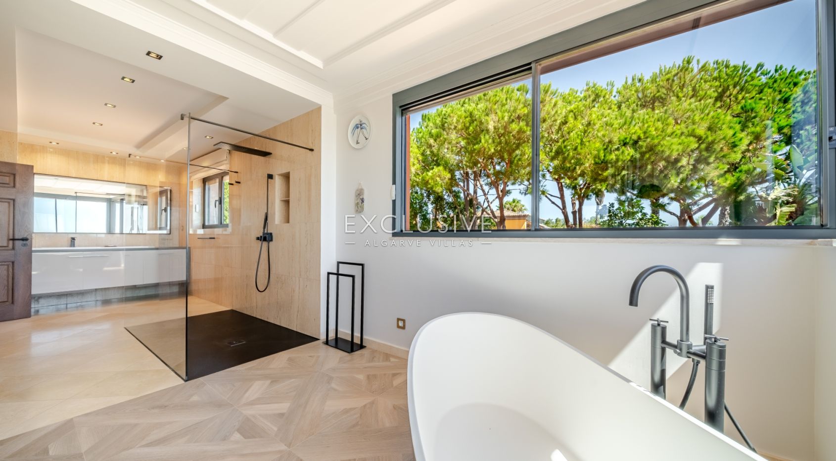 Timeless 5-Bedroom Algarve Villa with Ocean Views and Infinity Pool in Boliqueime