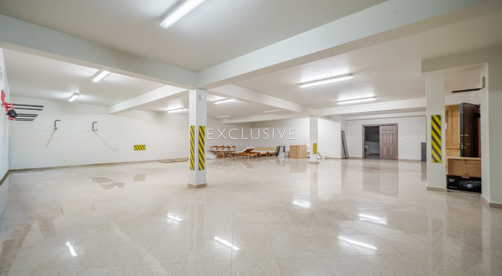 Timeless 5-Bedroom Algarve Villa with Ocean Views and Infinity Pool in Boliqueime