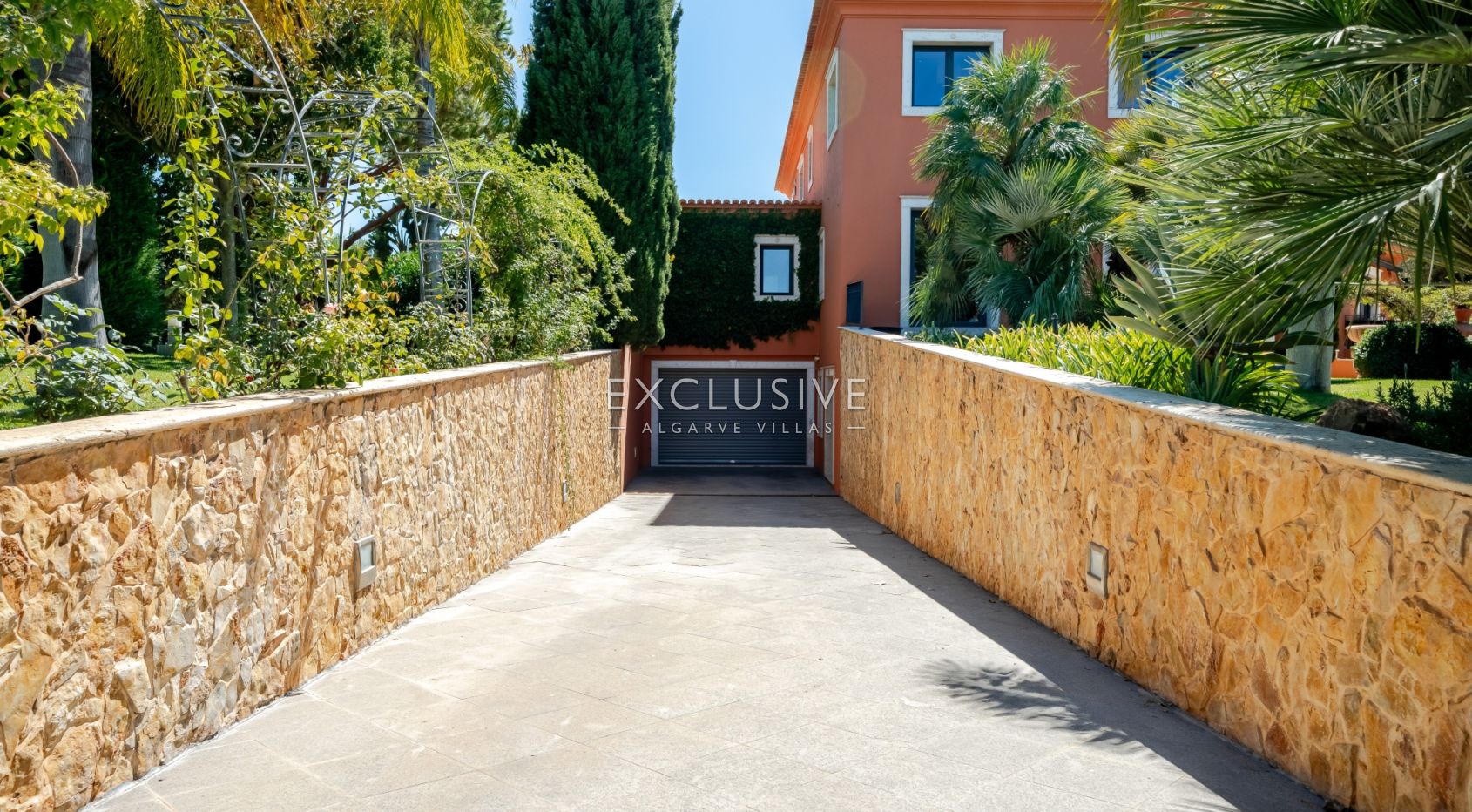 Timeless 5-Bedroom Algarve Villa with Ocean Views and Infinity Pool in Boliqueime