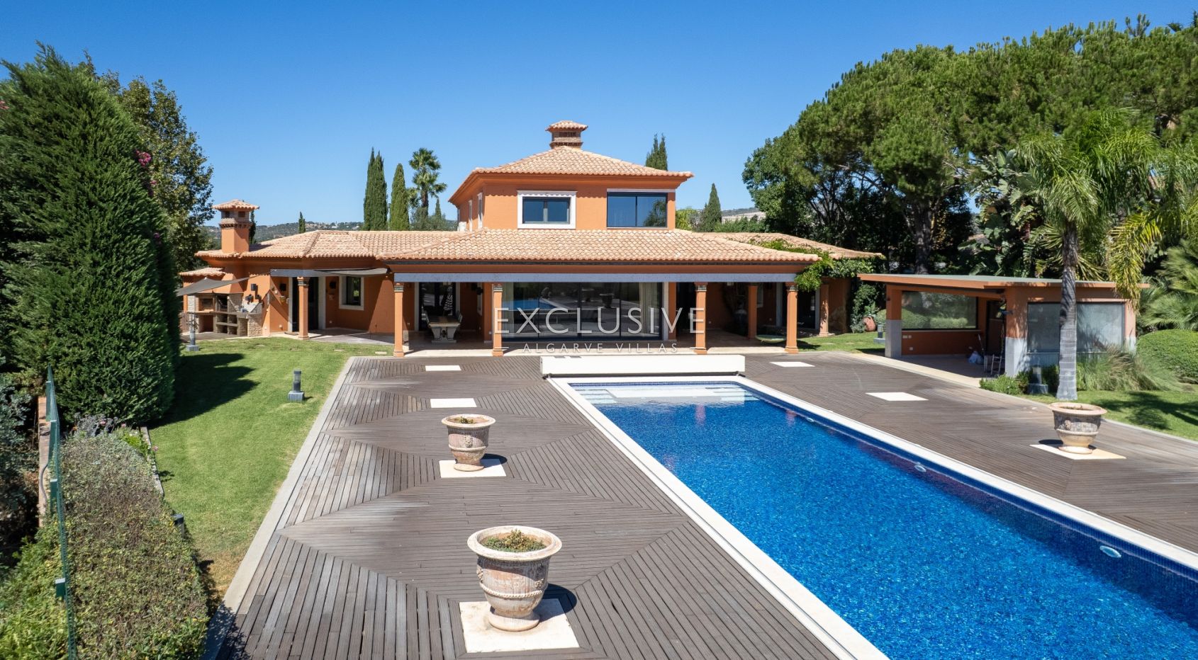 Timeless 5-Bedroom Algarve Villa with Ocean Views and Infinity Pool in Boliqueime