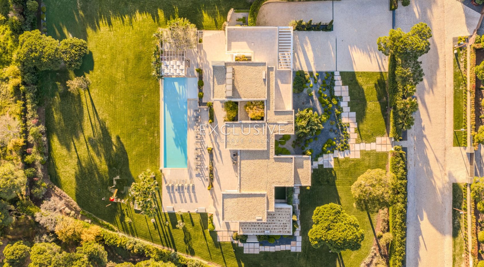 Sophisticated 5+3 Bedroom Villa in Vilamoura’s Prestigious Pinhal Velho
