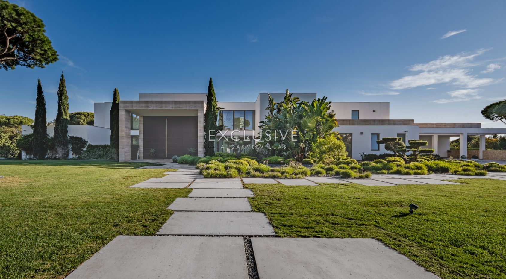 Sophisticated 5+3 Bedroom Villa in Vilamoura’s Prestigious Pinhal Velho