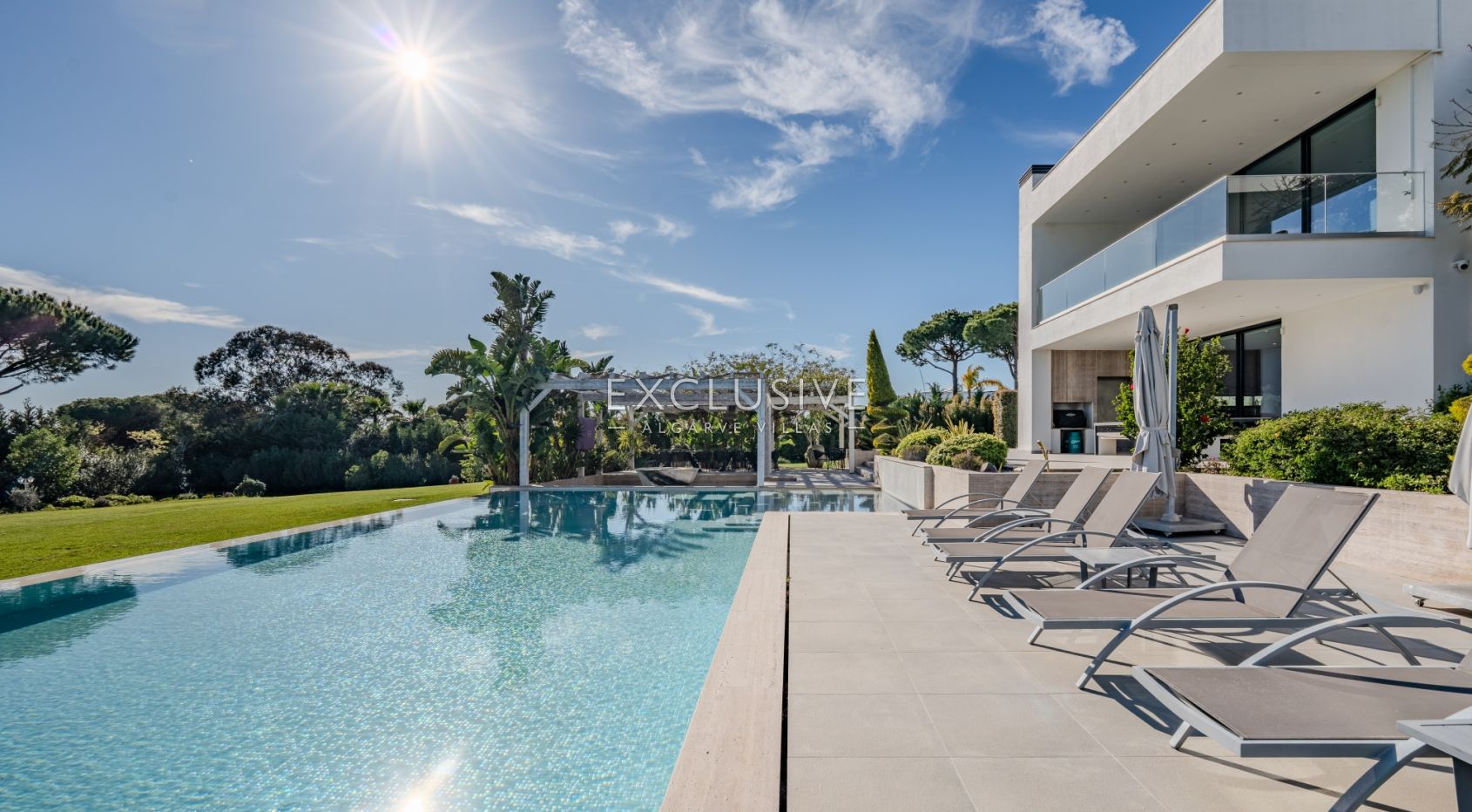 Sophisticated 5+3 Bedroom Villa in Vilamoura’s Prestigious Pinhal Velho