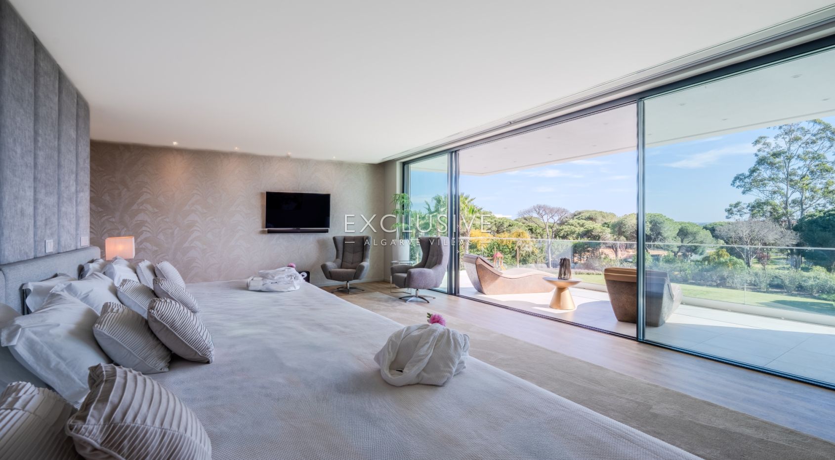 Sophisticated 5+3 Bedroom Villa in Vilamoura’s Prestigious Pinhal Velho