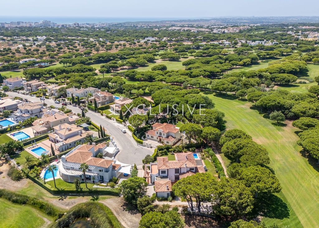 4 Bedroom Villa with Private Golf Access in Vila Sol Resort Vilamoura Central Algarve