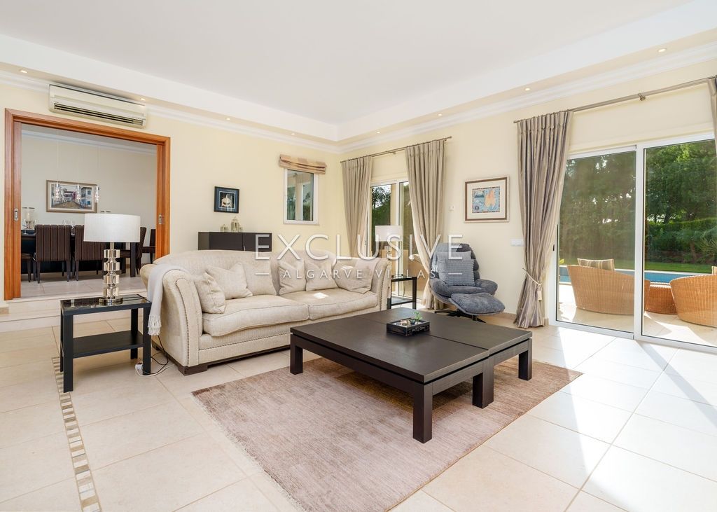 4 Bedroom Villa with Private Golf Access in Vila Sol Resort Vilamoura Central Algarve