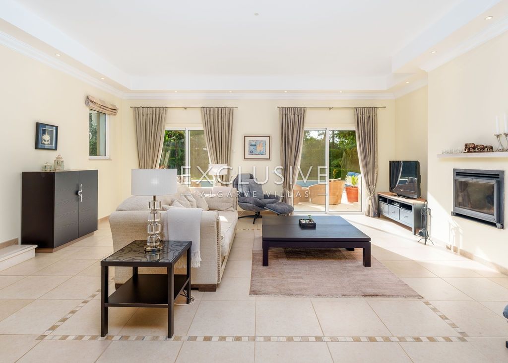 4 Bedroom Villa with Private Golf Access in Vila Sol Resort Vilamoura Central Algarve