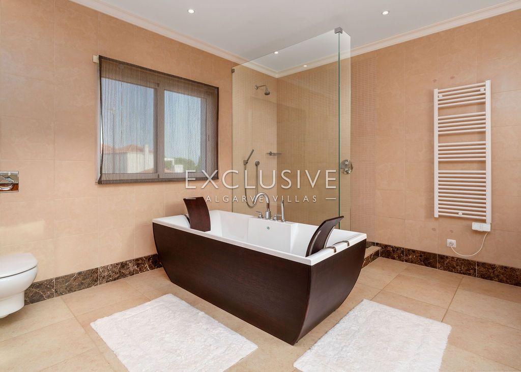 4 Bedroom Villa with Private Golf Access in Vila Sol Resort Vilamoura Central Algarve