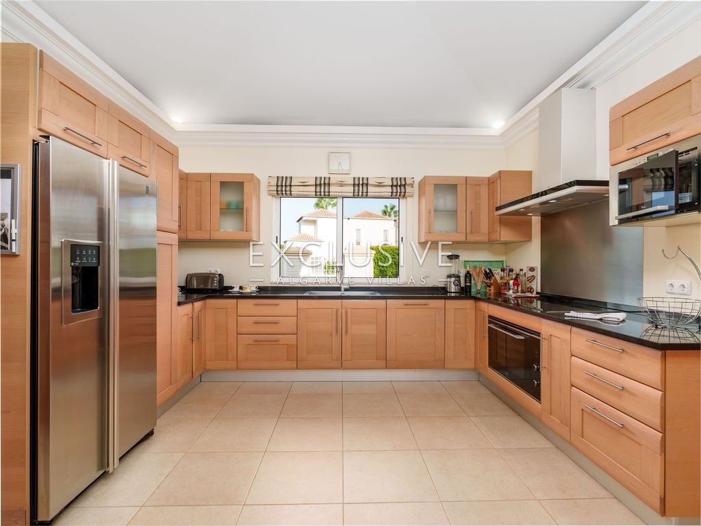 4 Bedroom Villa with Private Golf Access in Vila Sol Resort Vilamoura Central Algarve