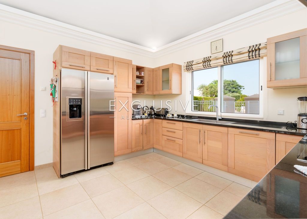 4 Bedroom Villa with Private Golf Access in Vila Sol Resort Vilamoura Central Algarve