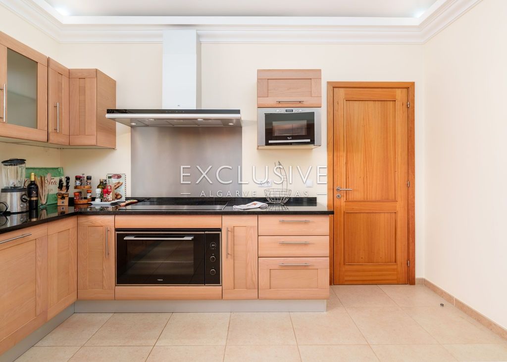 4 Bedroom Villa with Private Golf Access in Vila Sol Resort Vilamoura Central Algarve