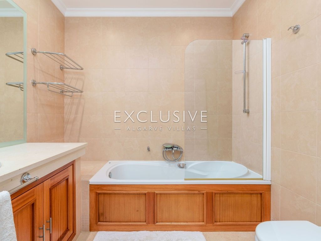 4 Bedroom Villa with Private Golf Access in Vila Sol Resort Vilamoura Central Algarve