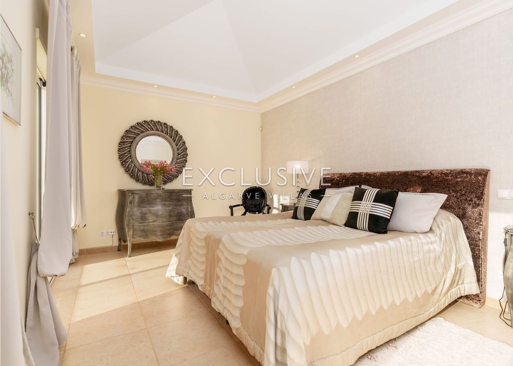 4 Bedroom Villa with Private Golf Access in Vila Sol Resort Vilamoura Central Algarve