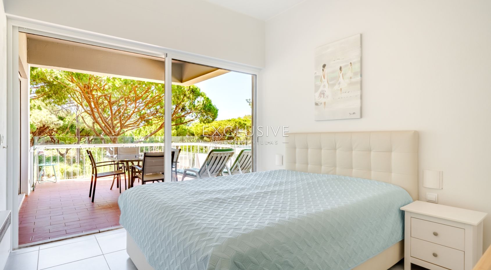 Buy a First Floor Three Bedroom Touristic Apartment in Pinhal da Marina, Vilamoura