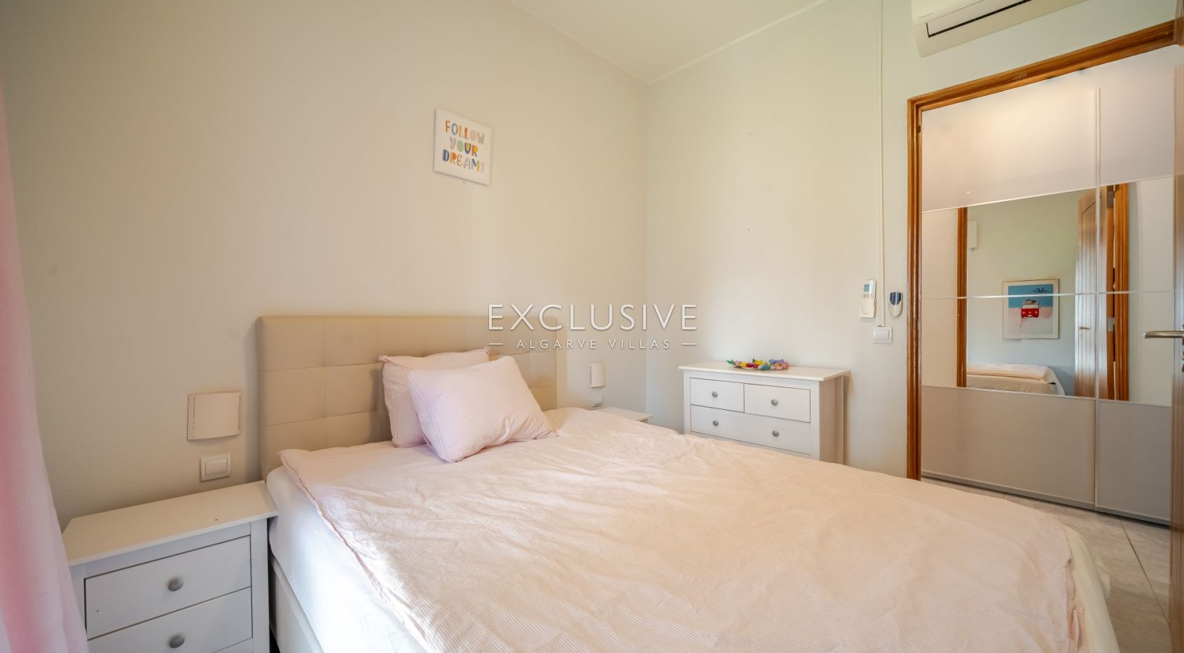 Buy a First Floor Three Bedroom Touristic Apartment in Pinhal da Marina, Vilamoura