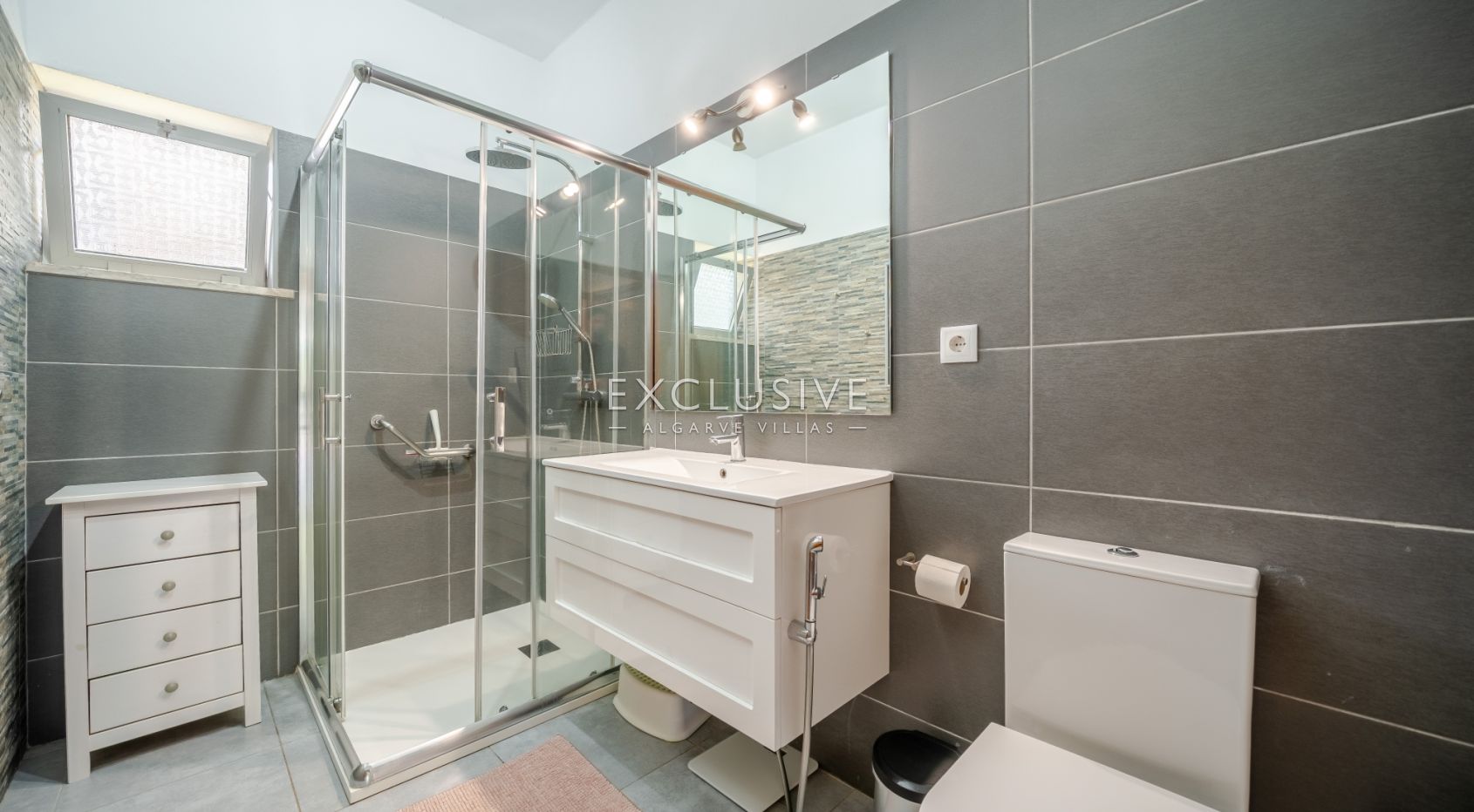 Buy a First Floor Three Bedroom Touristic Apartment in Pinhal da Marina, Vilamoura