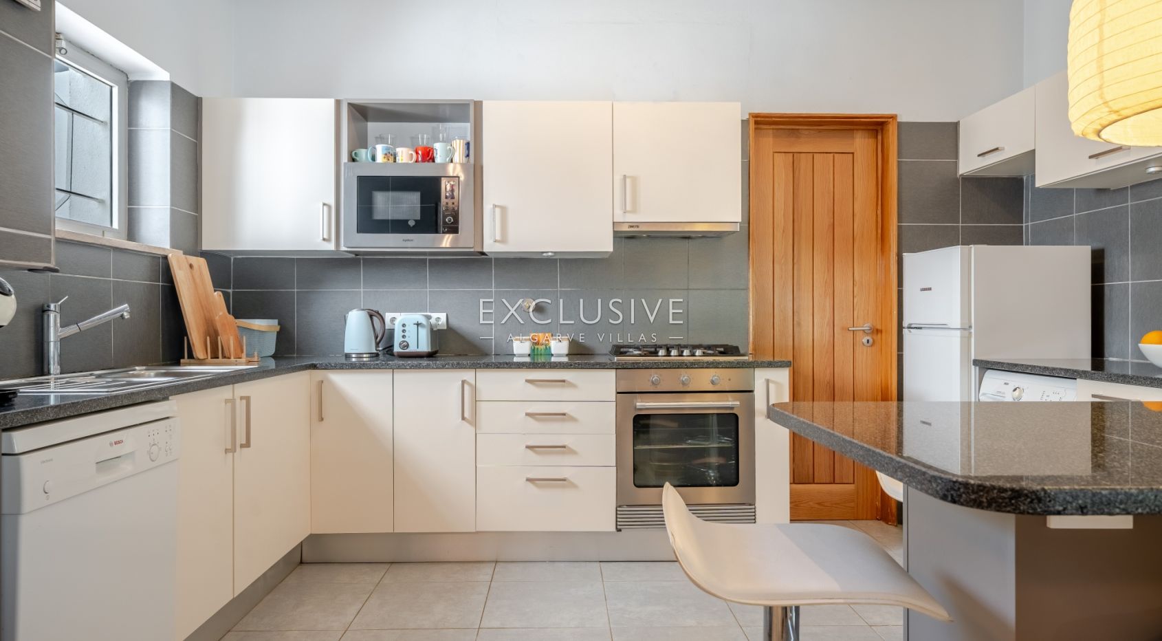Buy a First Floor Three Bedroom Touristic Apartment in Pinhal da Marina, Vilamoura