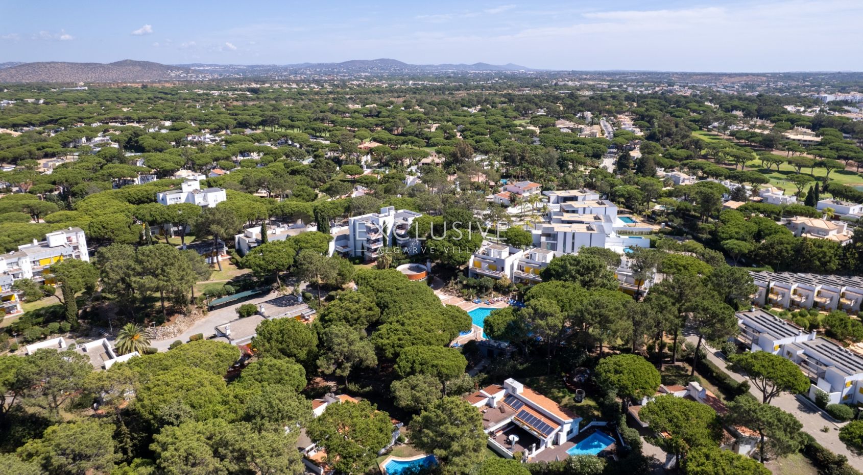 Buy a First Floor Three Bedroom Touristic Apartment in Pinhal da Marina, Vilamoura
