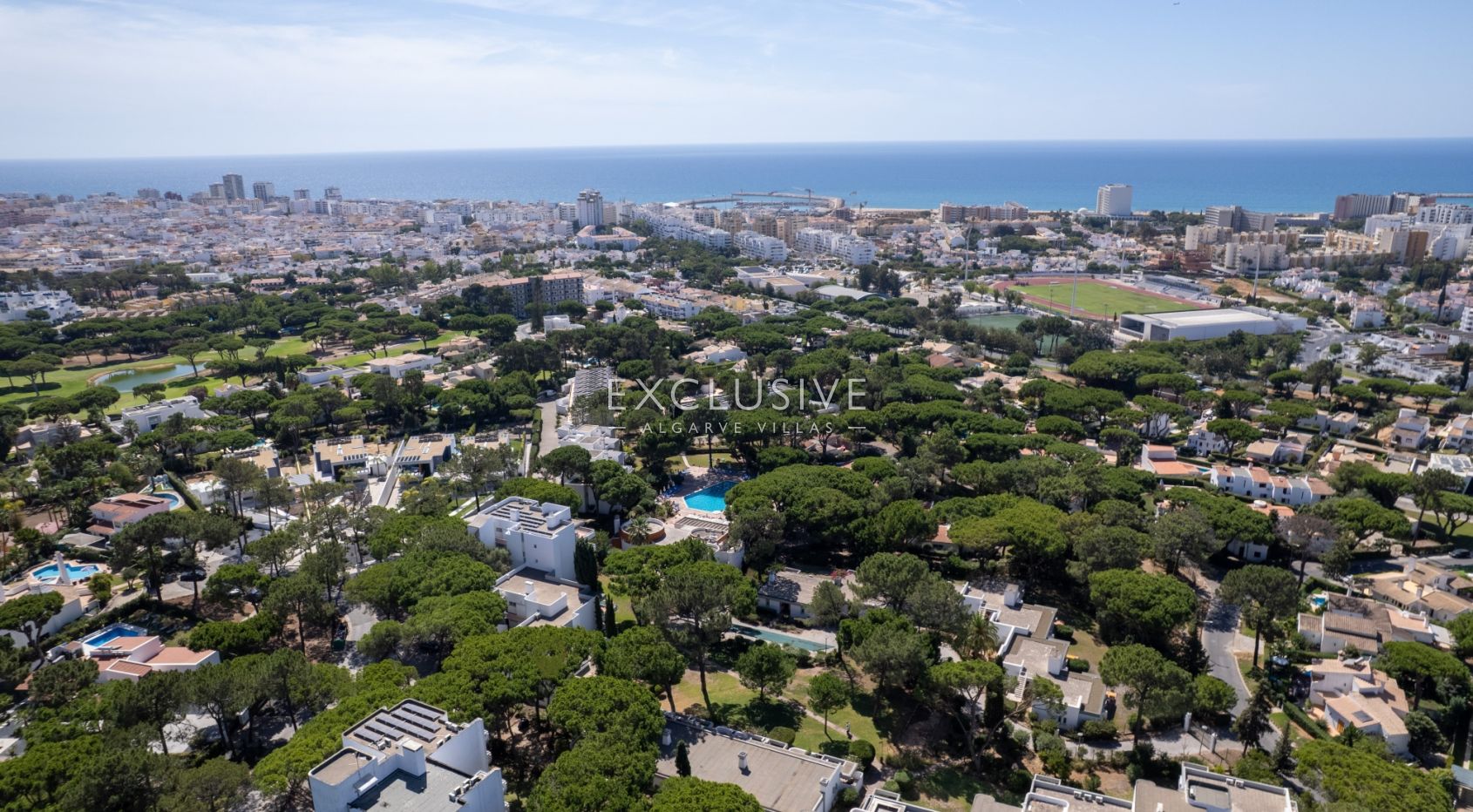 Buy a First Floor Three Bedroom Touristic Apartment in Pinhal da Marina, Vilamoura