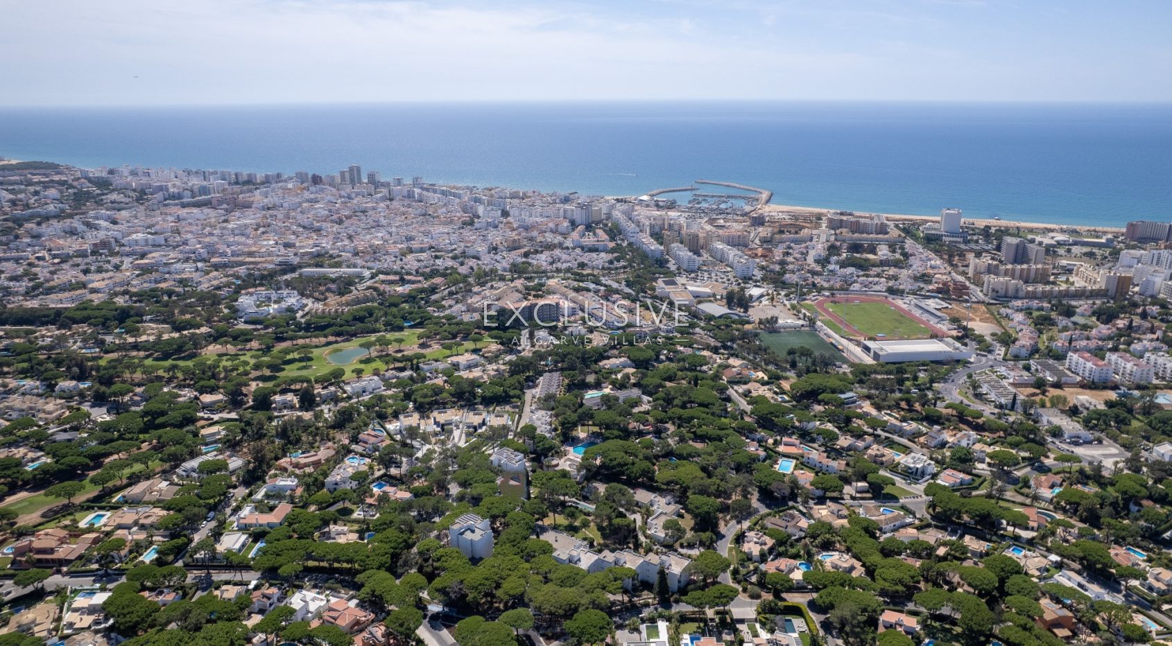 Buy a First Floor Three Bedroom Touristic Apartment in Pinhal da Marina, Vilamoura