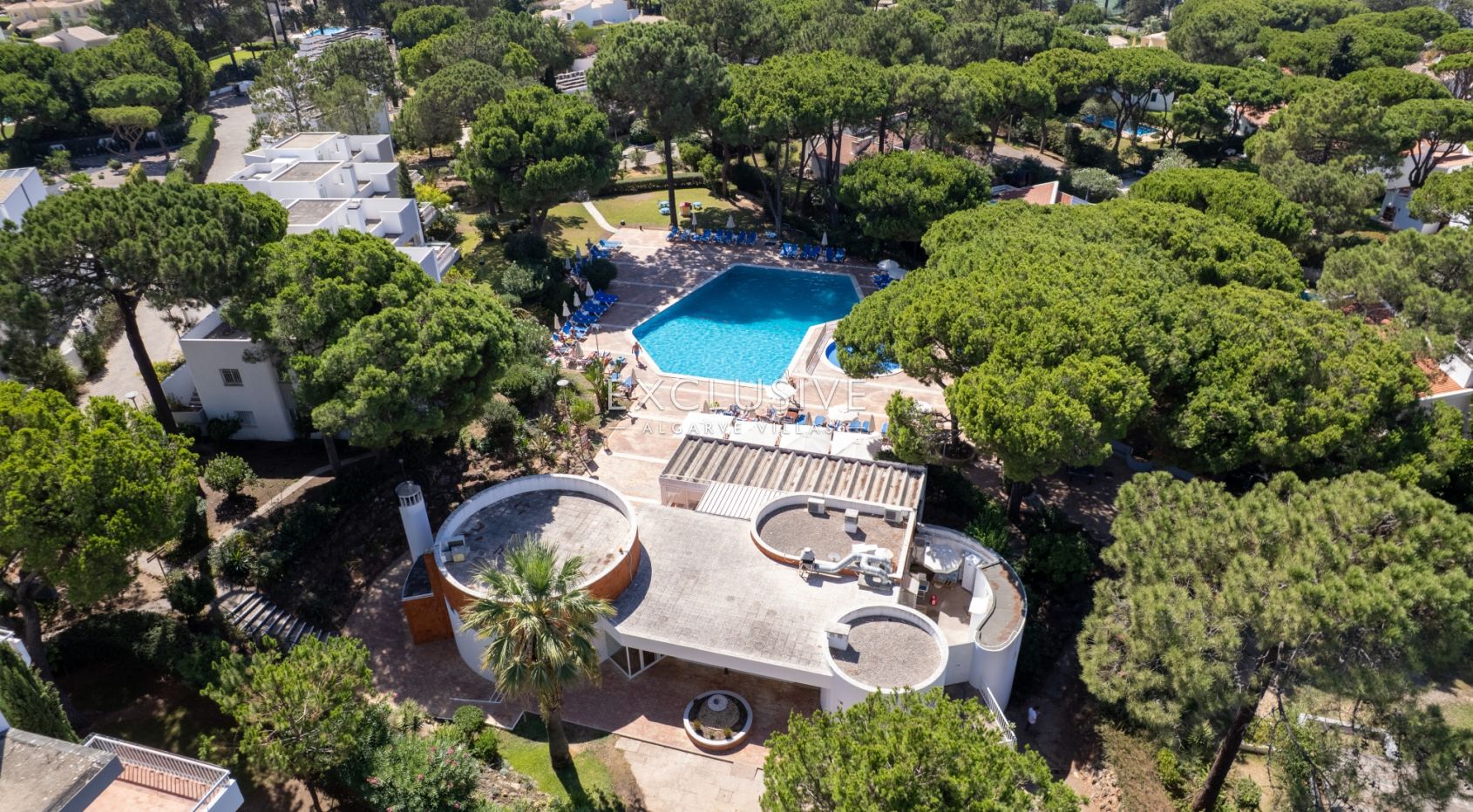 Buy a First Floor Three Bedroom Touristic Apartment in Pinhal da Marina, Vilamoura