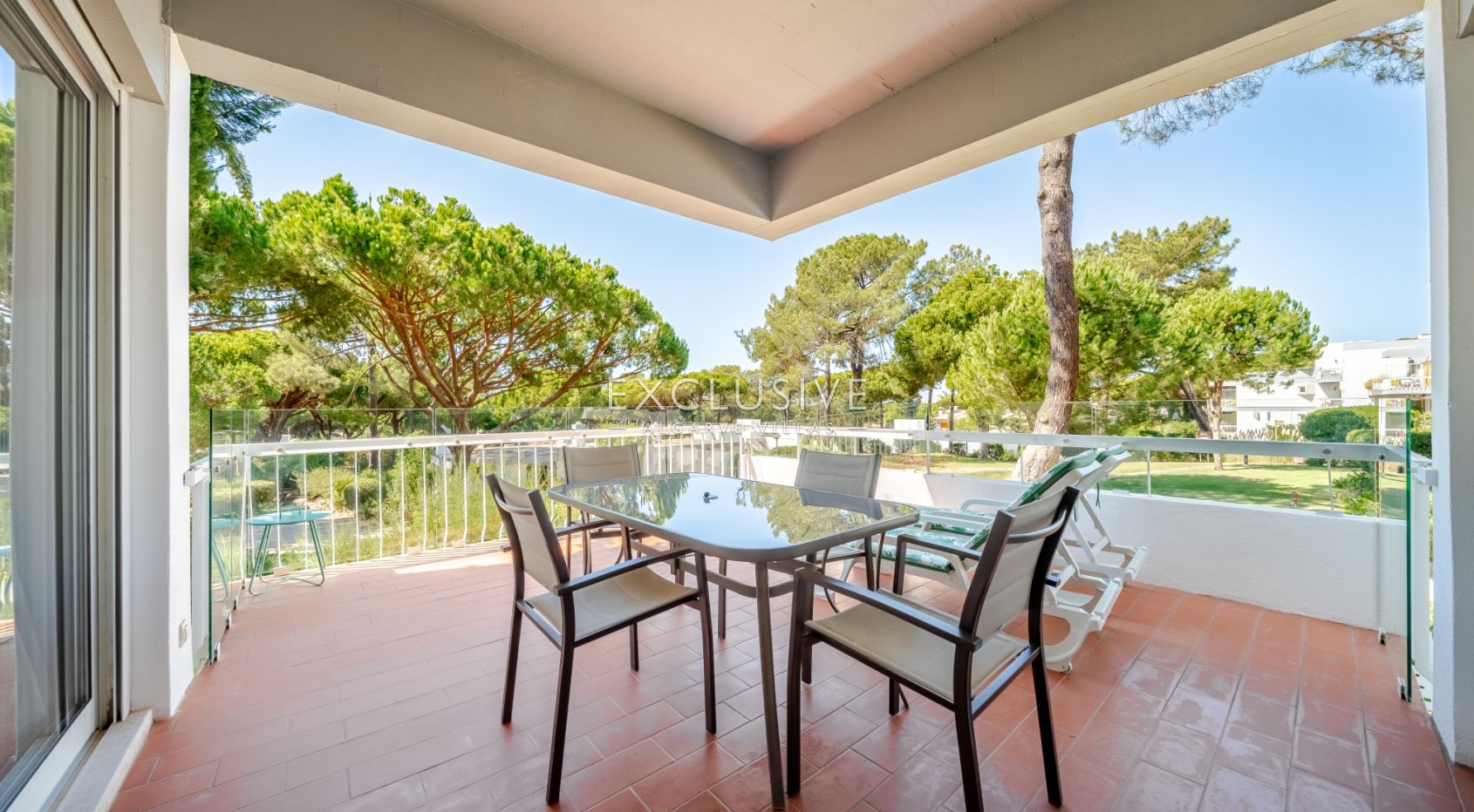 Buy a First Floor Three Bedroom Touristic Apartment in Pinhal da Marina, Vilamoura