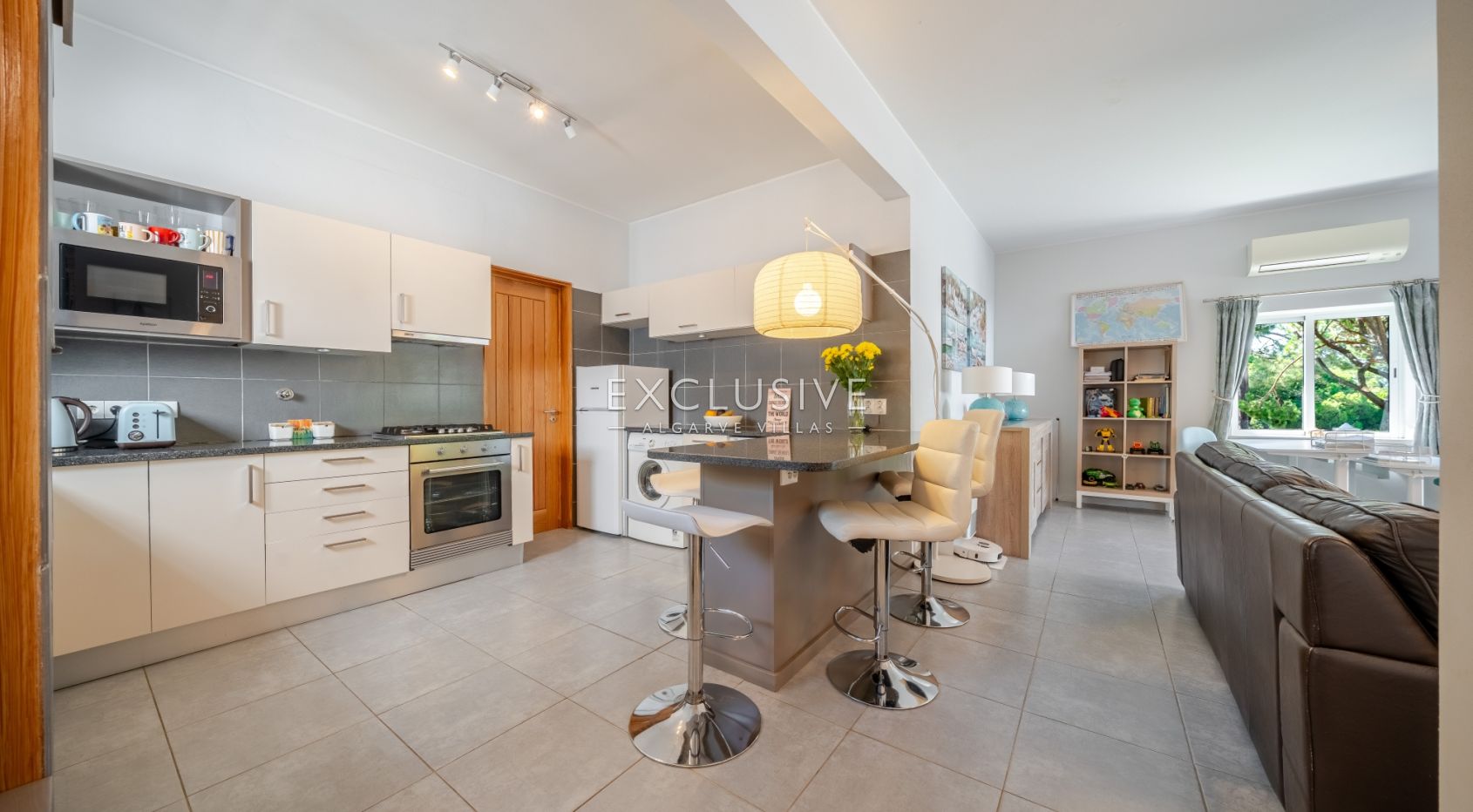 Buy a First Floor Three Bedroom Touristic Apartment in Pinhal da Marina, Vilamoura