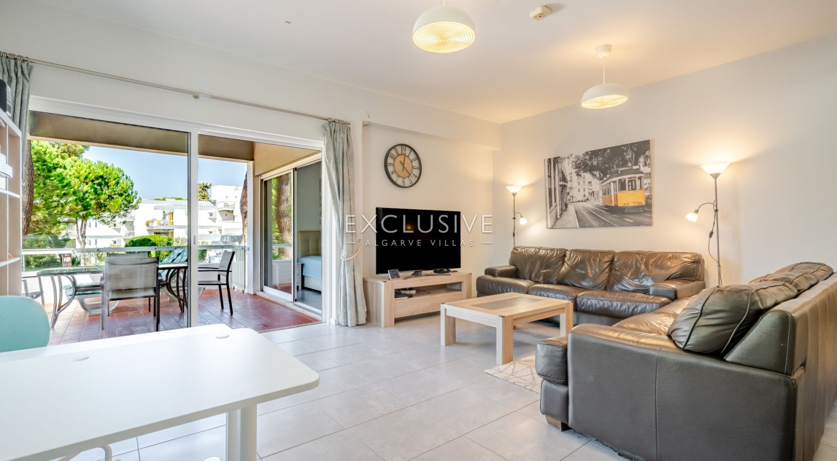 Buy a First Floor Three Bedroom Touristic Apartment in Pinhal da Marina, Vilamoura