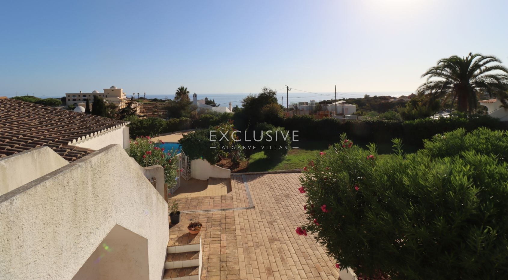 House with big plot to renovate close to the beach in Carvoeiro
