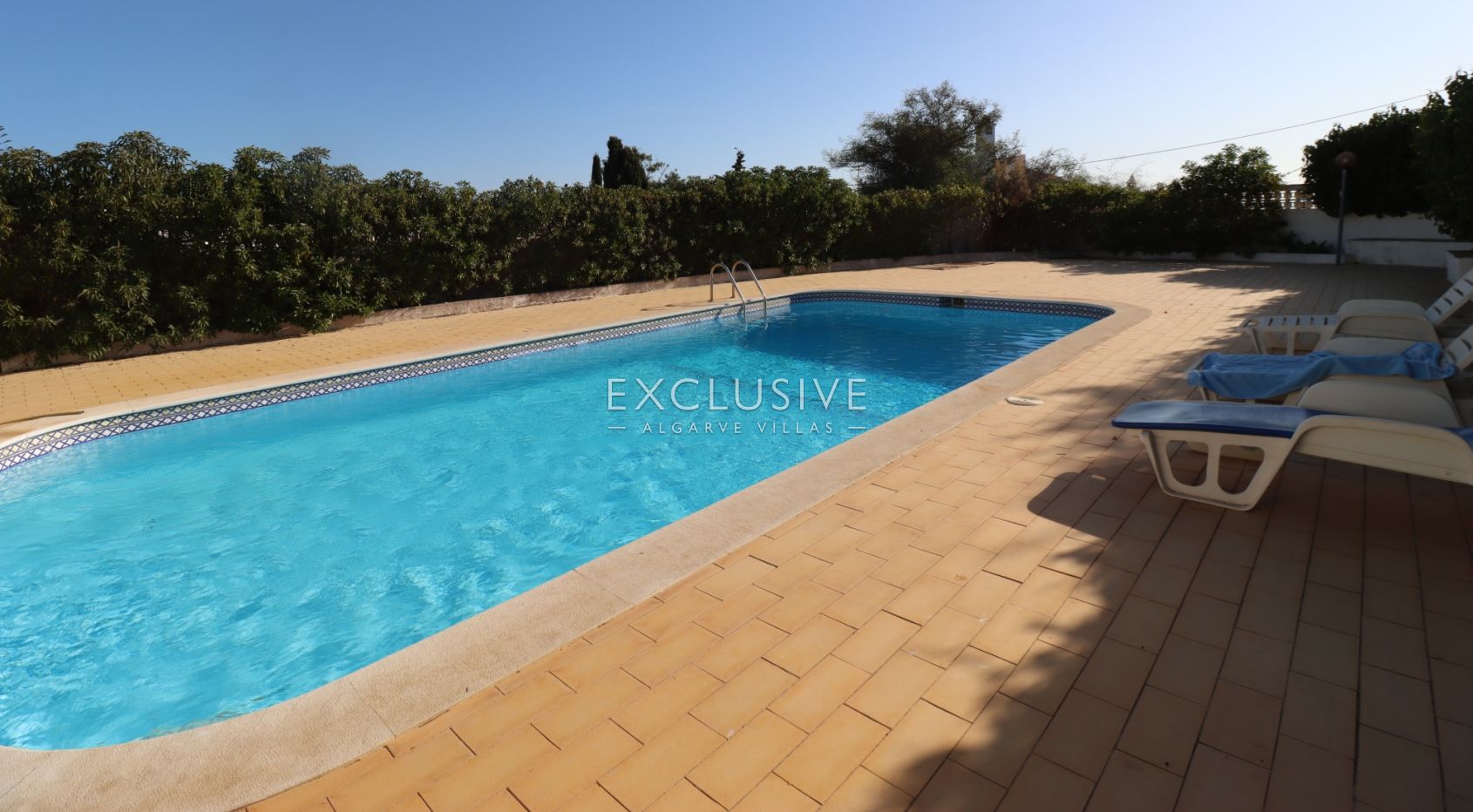 House with big plot to renovate close to the beach in Carvoeiro