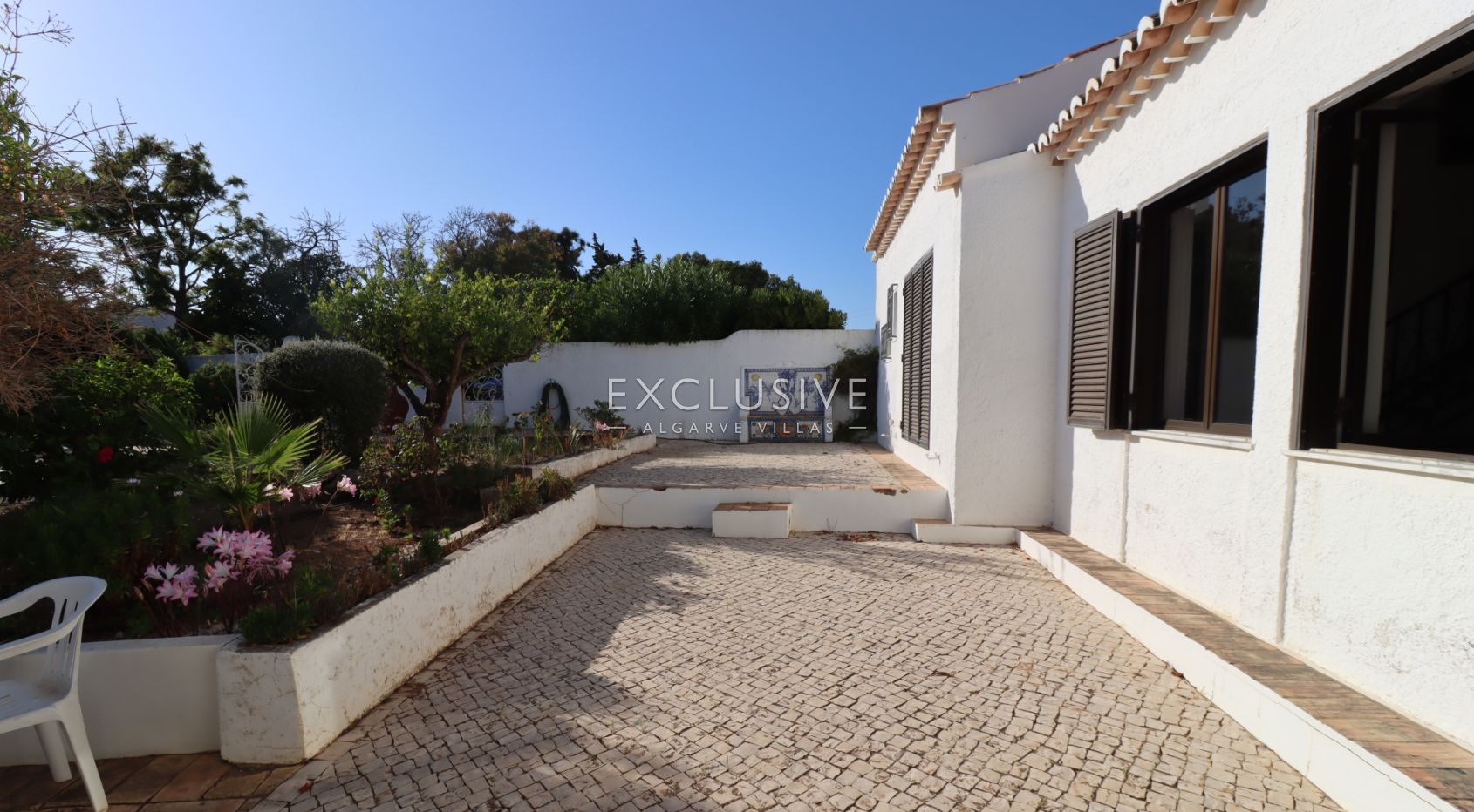 House with big plot to renovate close to the beach in Carvoeiro